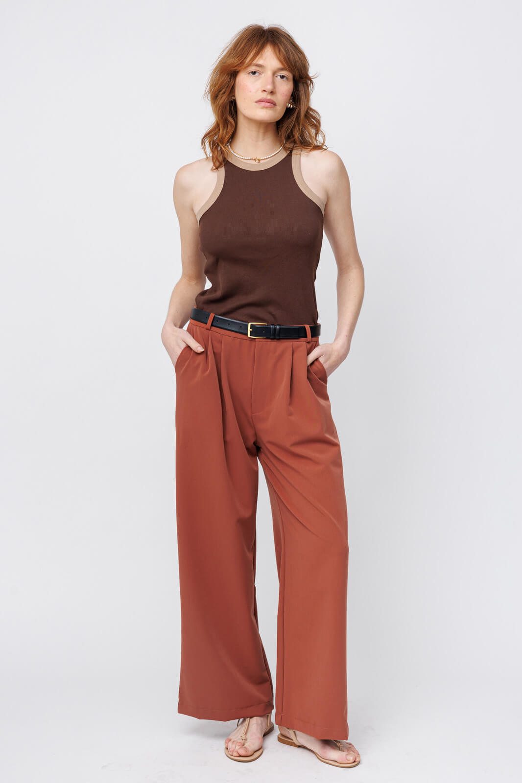 מכנסיים בגזרת wide-leg בצבע טרקוטה לנשים – פריט קיץ עם נוכחות מבית Bring Wear